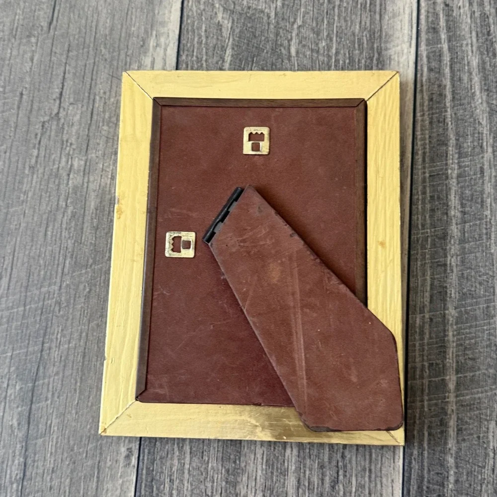 Regal Frames 5x7 Photo Frame Burl Wood Look Gold Trim Vintage 4040 H1 Walnut USA